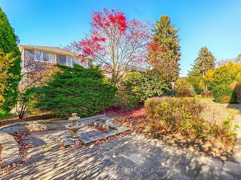 585 Indian Rd N — Photo 13