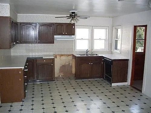 2nd image of 402 Stowell St NW