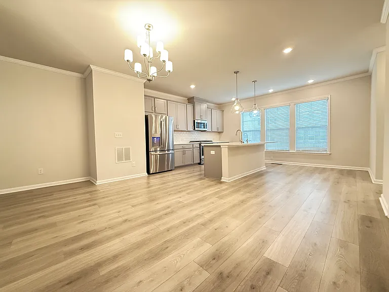 3756 Davis Cir — Photo 10
