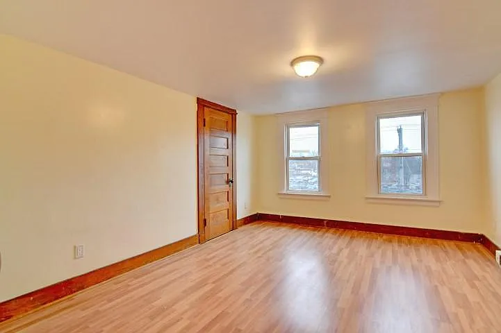 331 Center St — Photo 9
