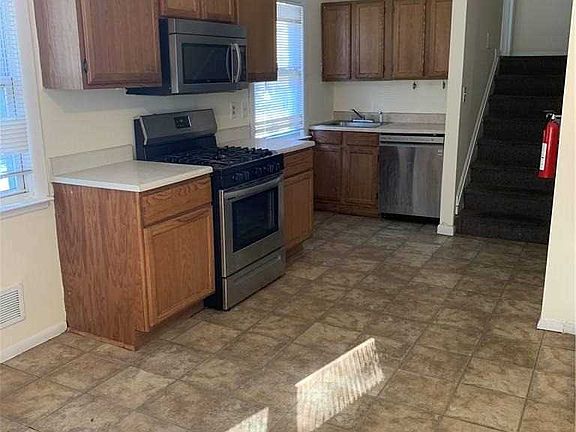 4th image of 37 Park Hill Dr