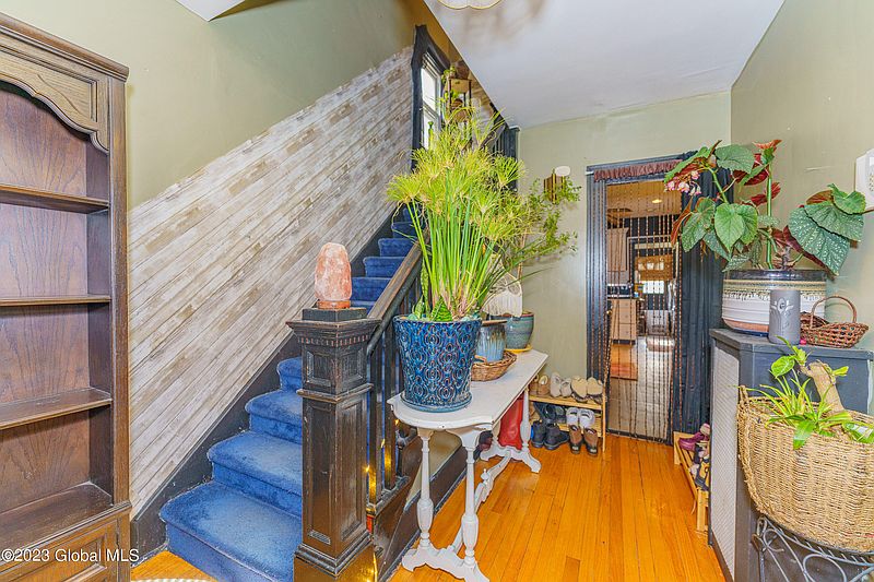 3rd image of 1072 Lakeview Avenue