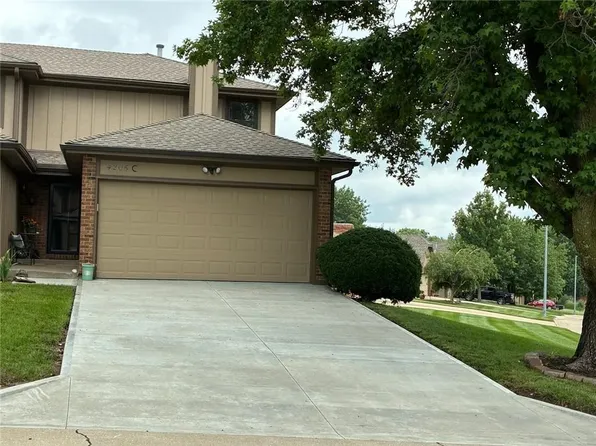 4205 Country Ln APT C, Saint Joseph, MO 64506