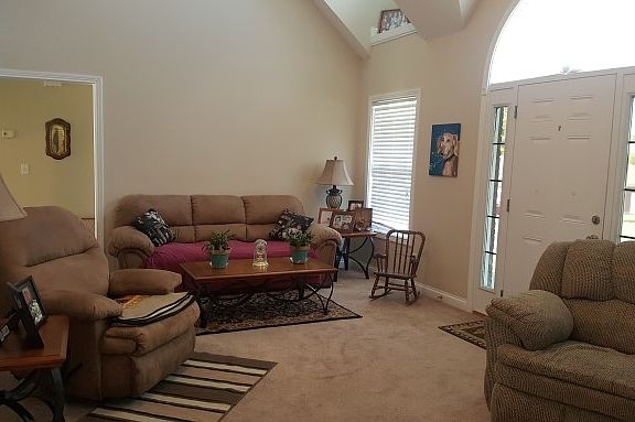 4th image of 187 Peabody Loop