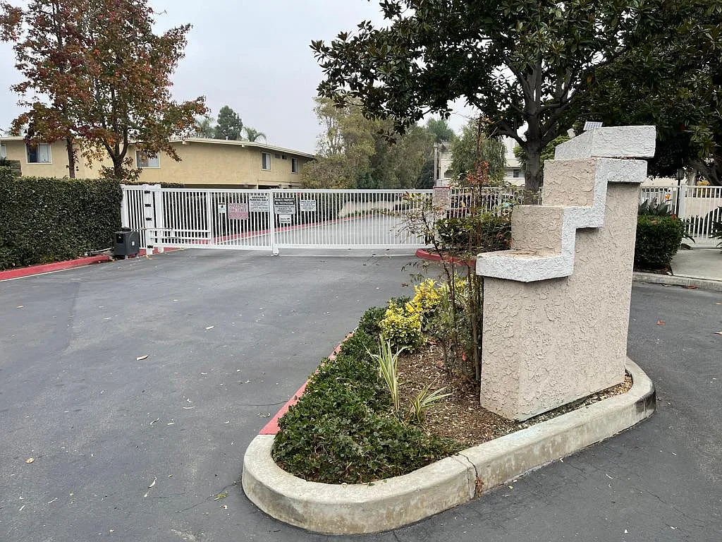 4561 Warner Ave — Photo 2