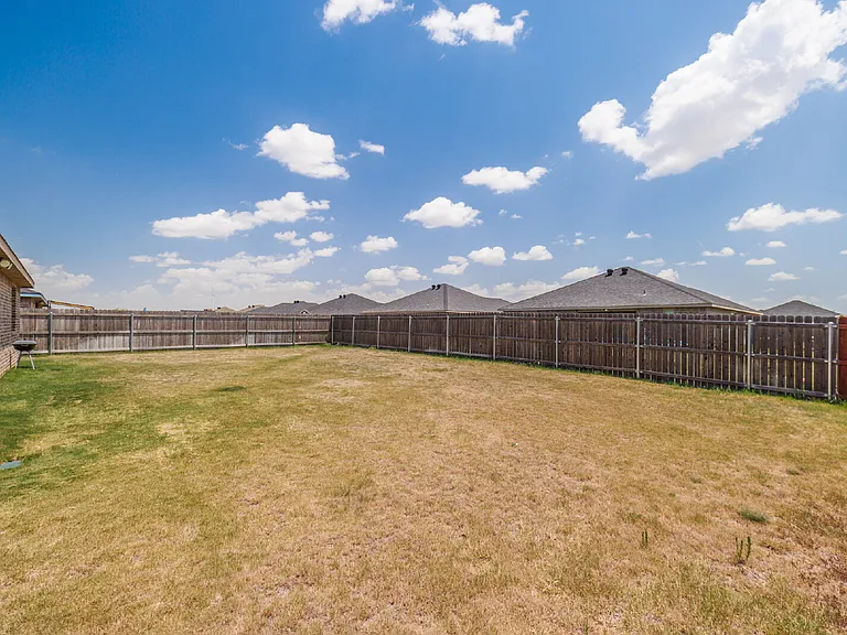 1839 Sweetwater Ln — Photo 25