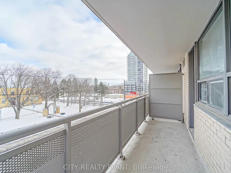 1500 Bathurst St #504 — Photo 3