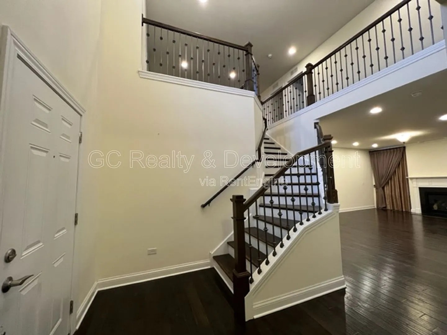 5 bed, 4.0 bath, 2800 sqft, $4,400 — Photo 2