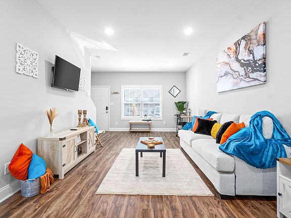 5th image of 541 New South Dr #206
