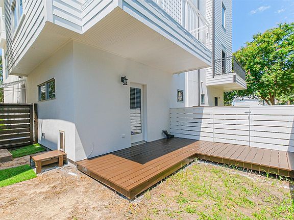 5th image of 2364 Arlington St