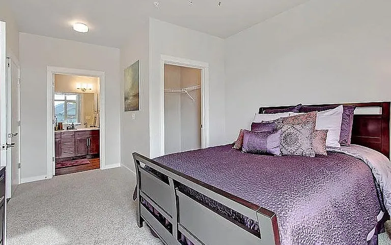 MOTIF APTS — Photo 4