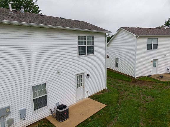 3rd image of 3507-3509 Delmar Ct