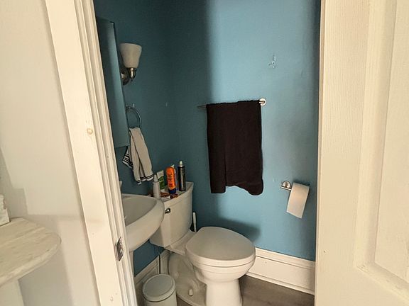 4th image of 233 Essex St