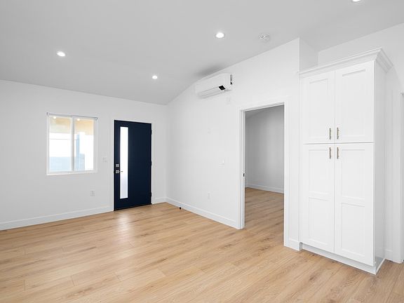 4th image of 23356 Bassett St