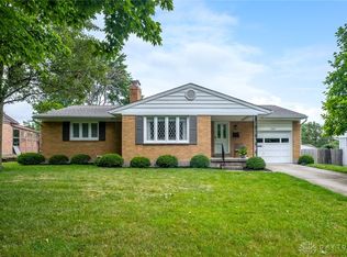 1041 Greenridge Dr, Dayton, OH 45429