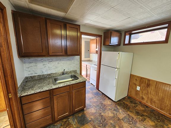 3rd image of 1540 Lincoln Way