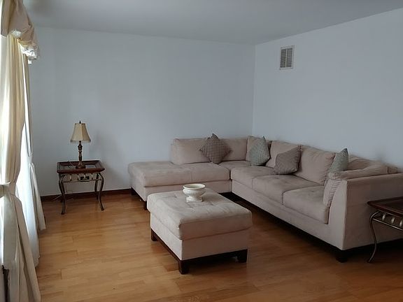3rd image of 1800 Cambridge Dr