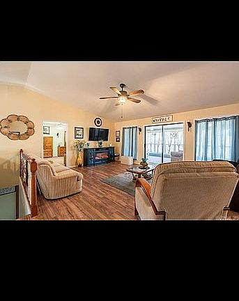 2nd image of 174 Woodlawn Dr