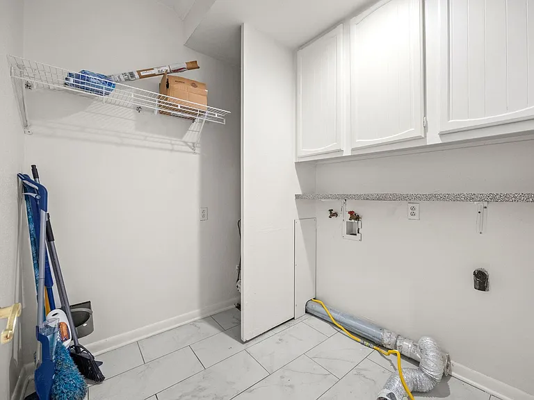 10310 Mayfield Rd — Photo 36