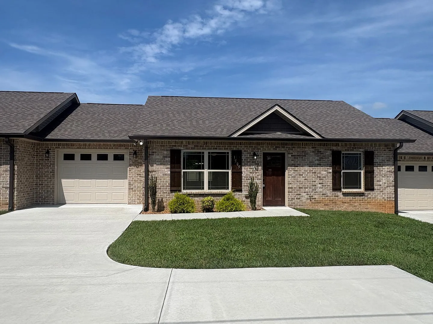 Brand New Spacious Townhome In Shelbyville!...**1/2 Off Move-In Special** — Photo 2