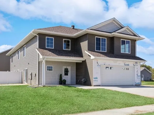 221 Oakridge Ave, Hills, IA 52235
