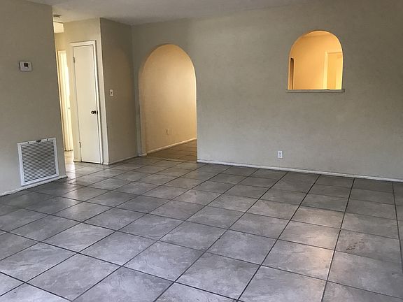 4th image of 5102 La Salle St APT B