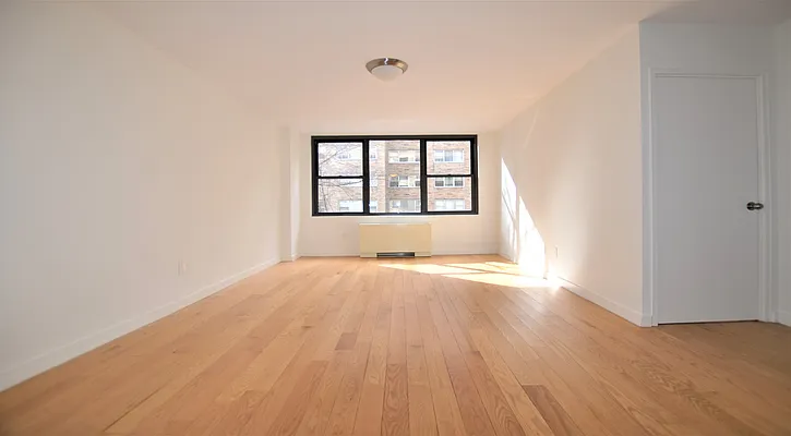 Rented by Manhattan Realty Group | media 1