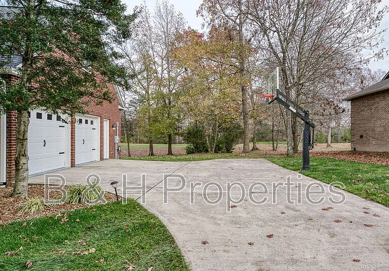 444 Ironwood Cir — Photo 9