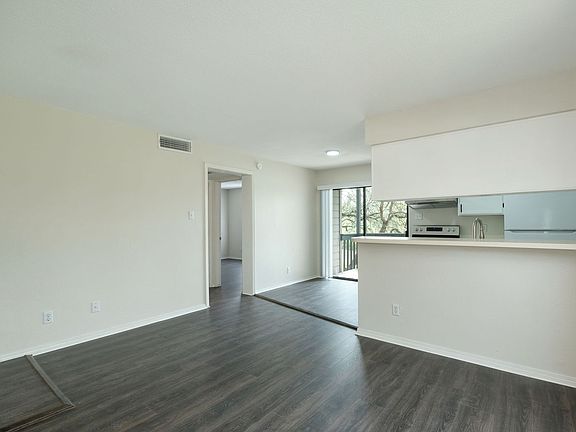 5th image of 502 Willow St #1