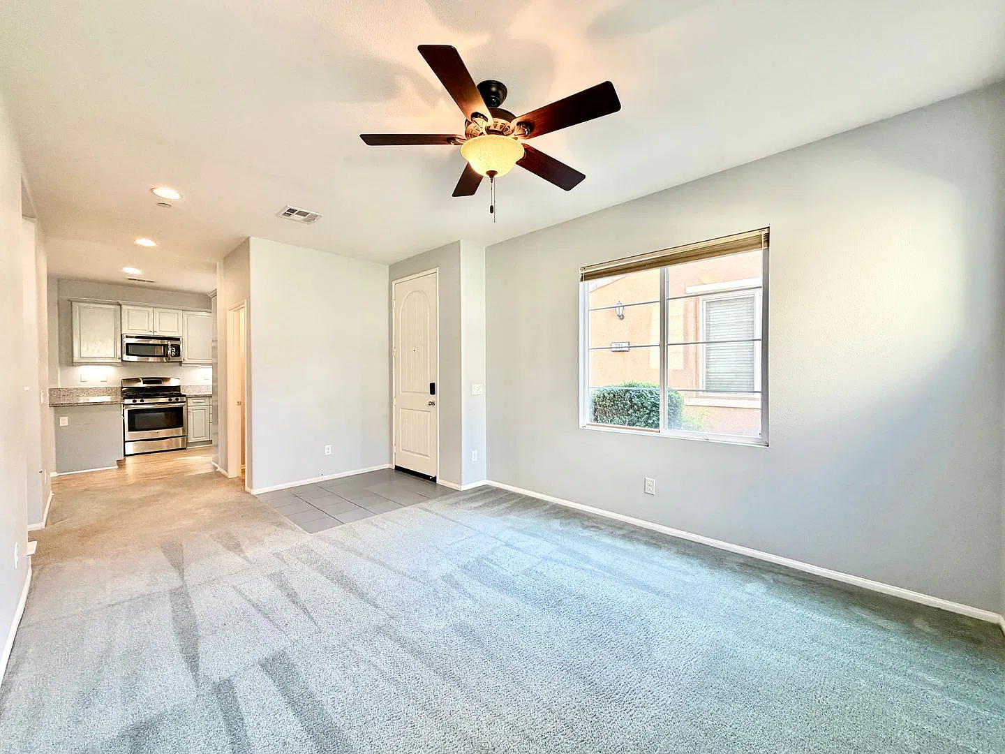 Available Now Beautiful 3 Bedroom 2.5 Bathroom Home In Spanish Walk Community In Palm Desert — Photo 3