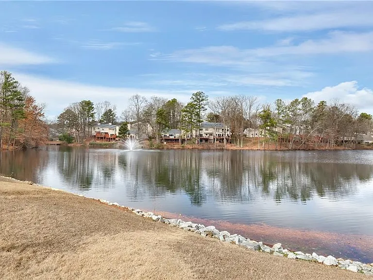 1105 Garden Ct — Photo 24