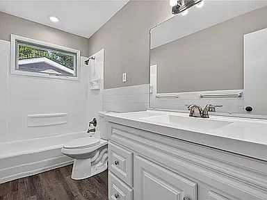 3rd image of 1233 Old Manor Rd