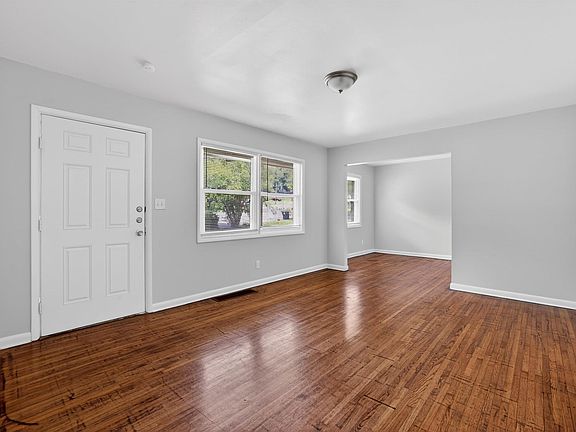 3rd image of 394 Fernbrook Ave
