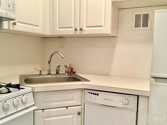 4th image of 65 W 55th St APT 10J