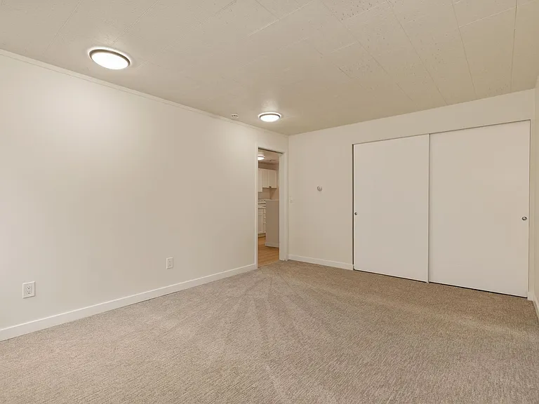 Seasons Apartments — Photo 37