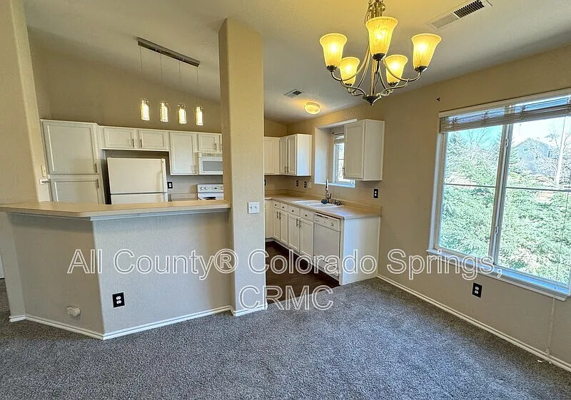 3 bed, 2.0 bath, 1276 sqft, $1,895 — Photo 4