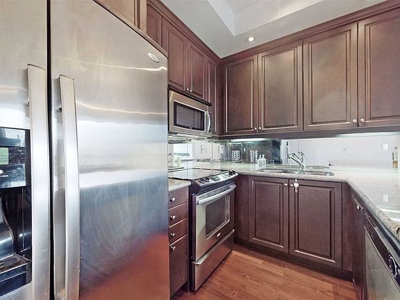 5th image of 628 Fleet St #413