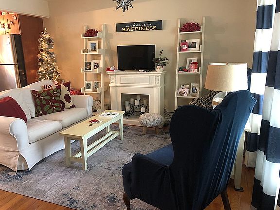 Entrance Living Room 