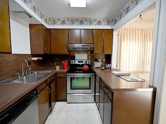 4th image of 45 Brentwood Dr