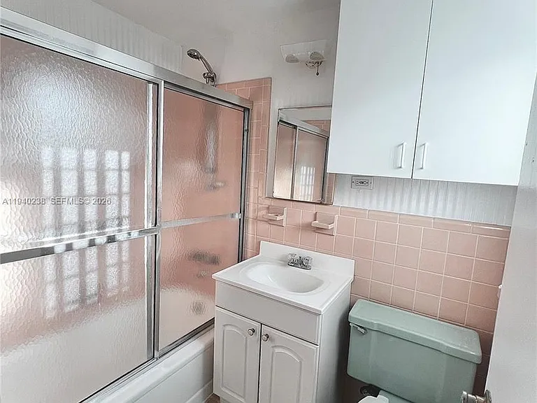 10178 Collins Ave #107 — Photo 4