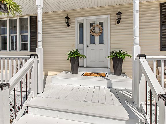 2nd image of 654 Pioneer Pass