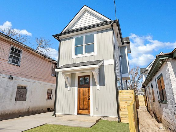 3rd image of 2036 Comstock Ave