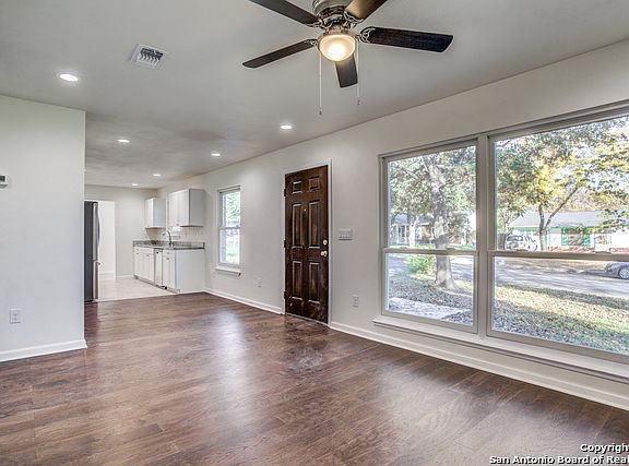 4th image of 3106 Greenacres