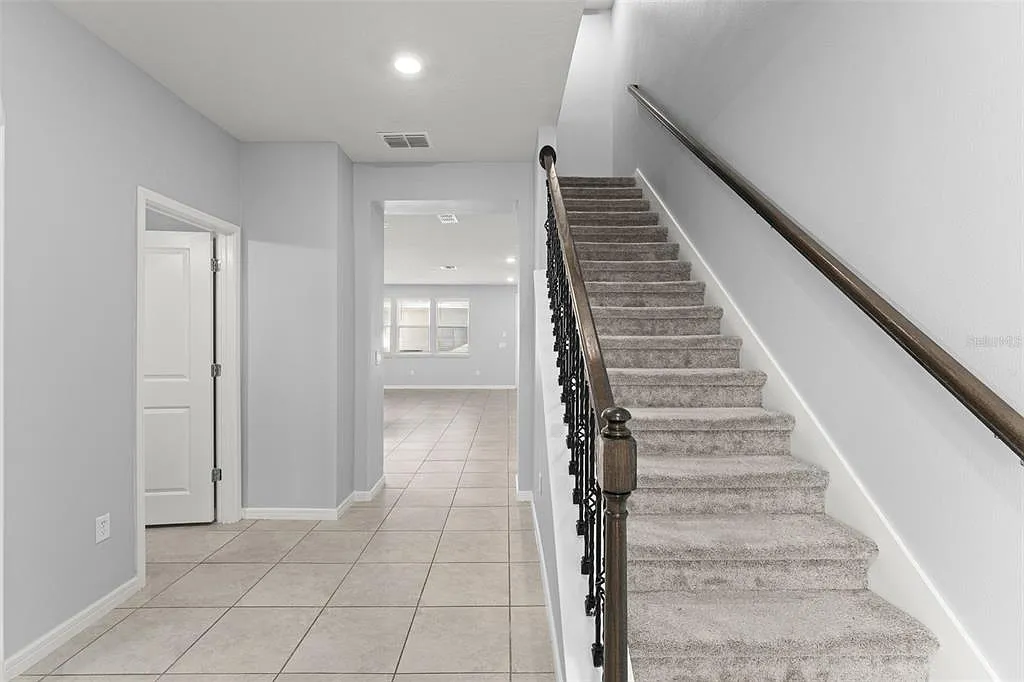 4 bed, 3.0 bath, 1809 sqft, $3,000 — Photo 3