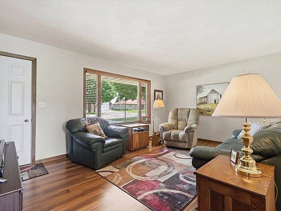 3rd image of 1203 8th Ave SE