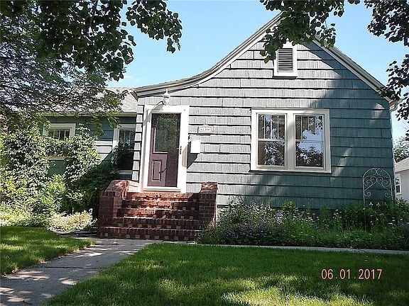 3rd image of 139 Avenue B