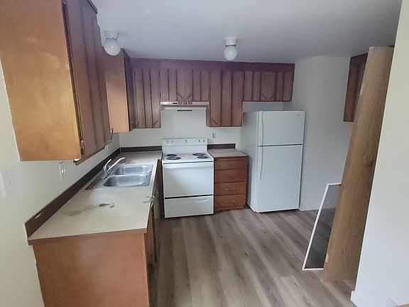 2nd image of 13925 122nd Ave E