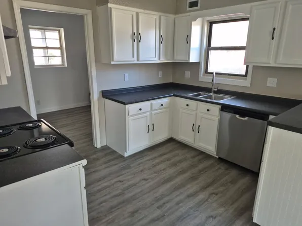 601 S Maple St, West Frankfort, IL 62896