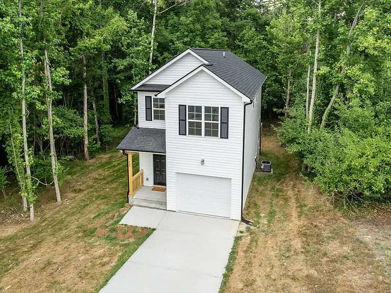 737 Grover Ln — Photo 3