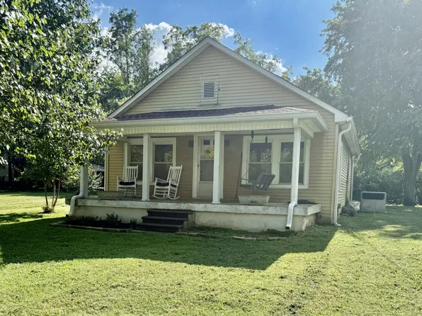 321 Spring St, Wartrace, TN 37183